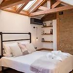 Stylish Maisonette By The Sea Garden - Modern Comfort In The Heart Of By Flat Mаnager Apartman *