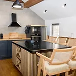 Stylish Maisonette By The Sea Garden - Modern Comfort In The Heart Of By Flat Mаnager Apartman Várna